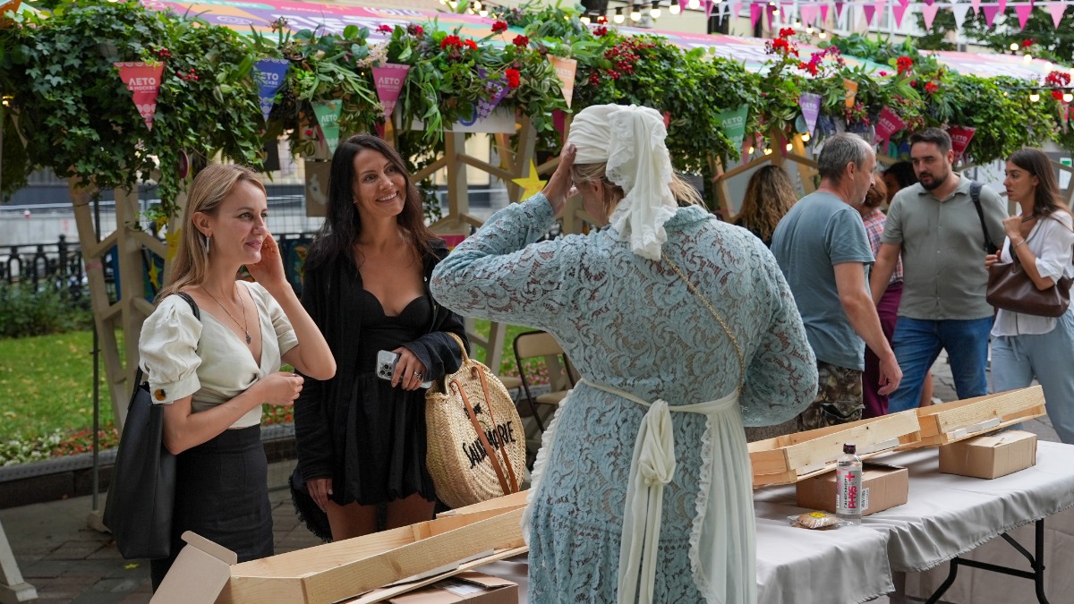 Более 3000 работ современных художников приобрели гости вернисажа и арт-маркета «Искусство рядом» на Никитском бульваре