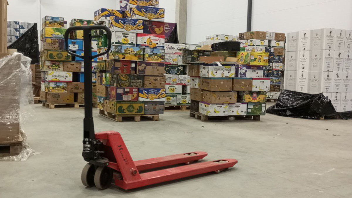 Более 1,5 миллиона контрабандных сигарет нашли таможенники на складе в Подольске