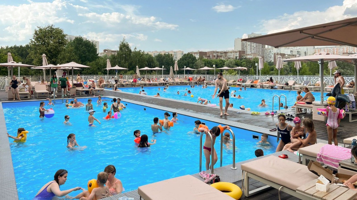 Сергей Собянин: Открытые бассейны стали популярным местом отдыха в Москве