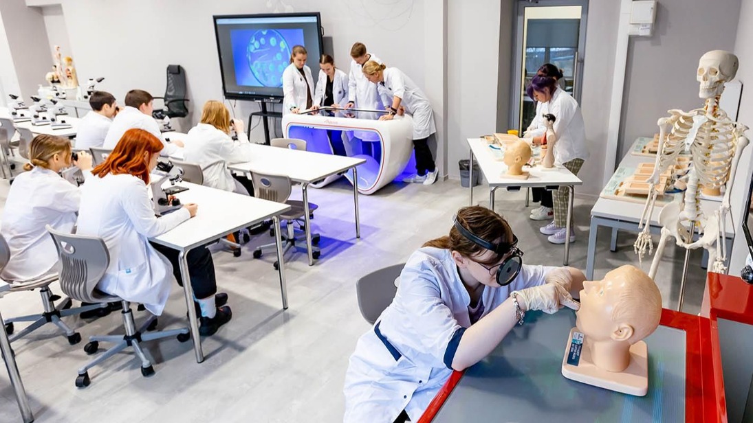 Лучшие результаты по ЕГЭ показали выпускники предпрофессиональных классов Москвы