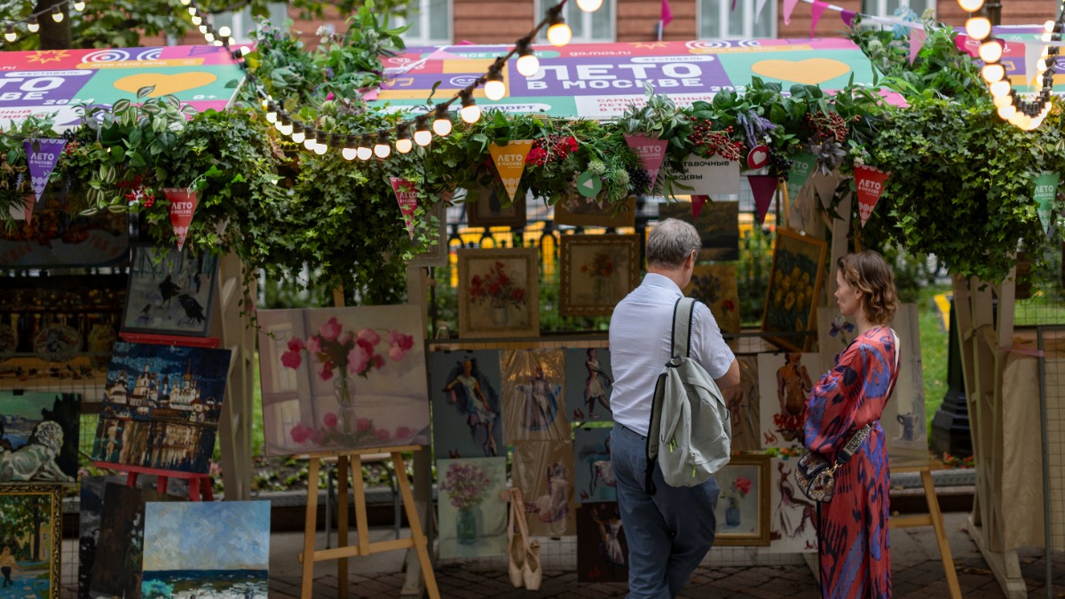 Около 100 мастер-классов провели художники на Никитском бульваре