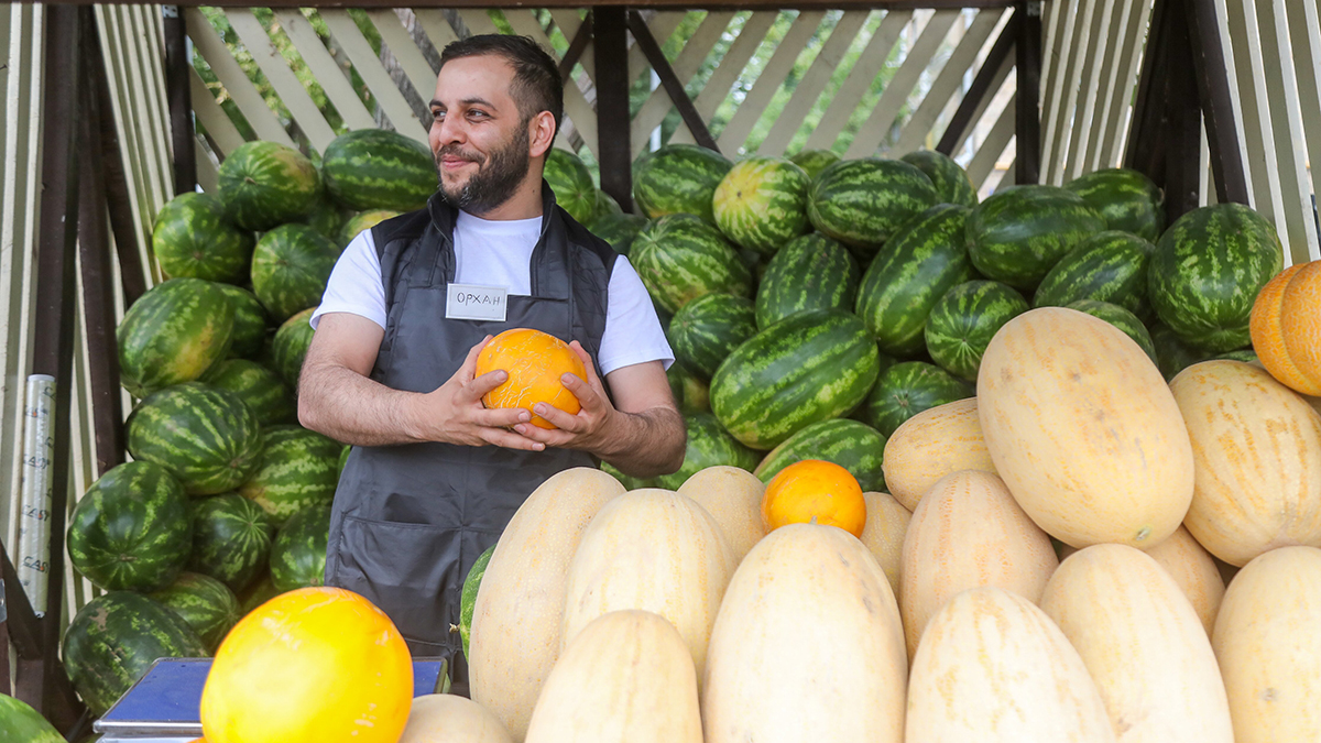 Врач Соломатина объяснила, почему опасно покупать разрезанные арбузы и дыни