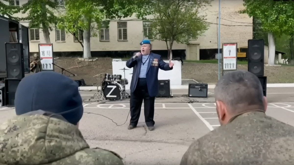 На фронте вся помощь — нужная. Артисты везут объемные гуманитарные грузы