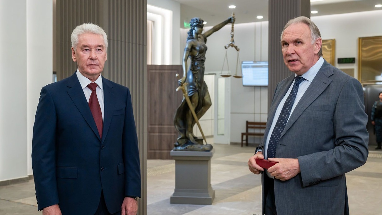 Мэр Москвы Сергей Собянин вместе с председателем Первого апелляционного суда общей юрисдикции Владимиром Ананьевым открыли новое здание суда
