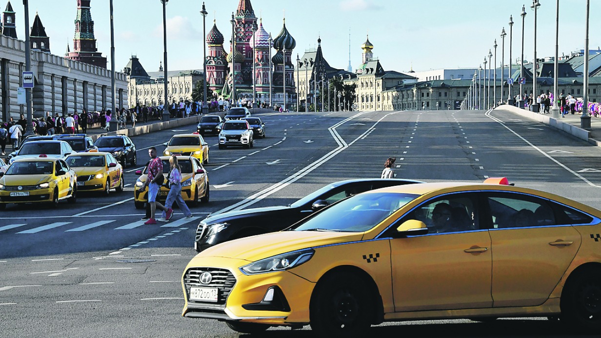 Большой Москворецкий мост. Движение транспорта в Москве