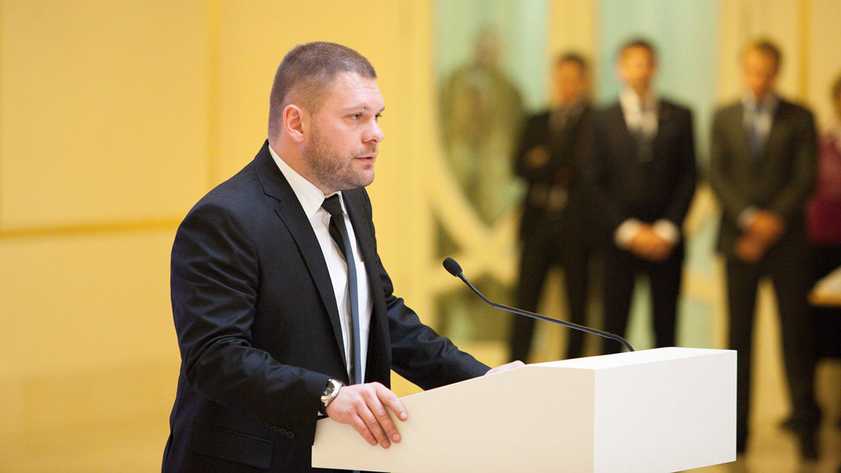 Военкора Поддубного отправили в Москву для лечения после стабилизации состояния