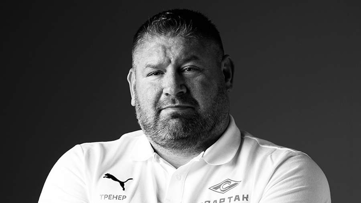 Тренер «Спартака» по американскому футболу умер, упав в переходе в Москве