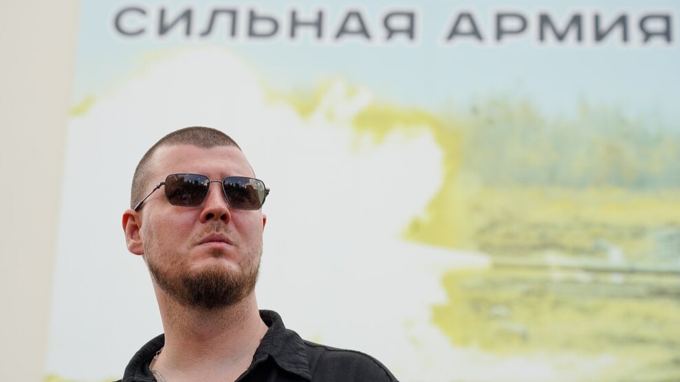 Рэпер Рич посетил столичный пункт отбора на военную службу по контракту