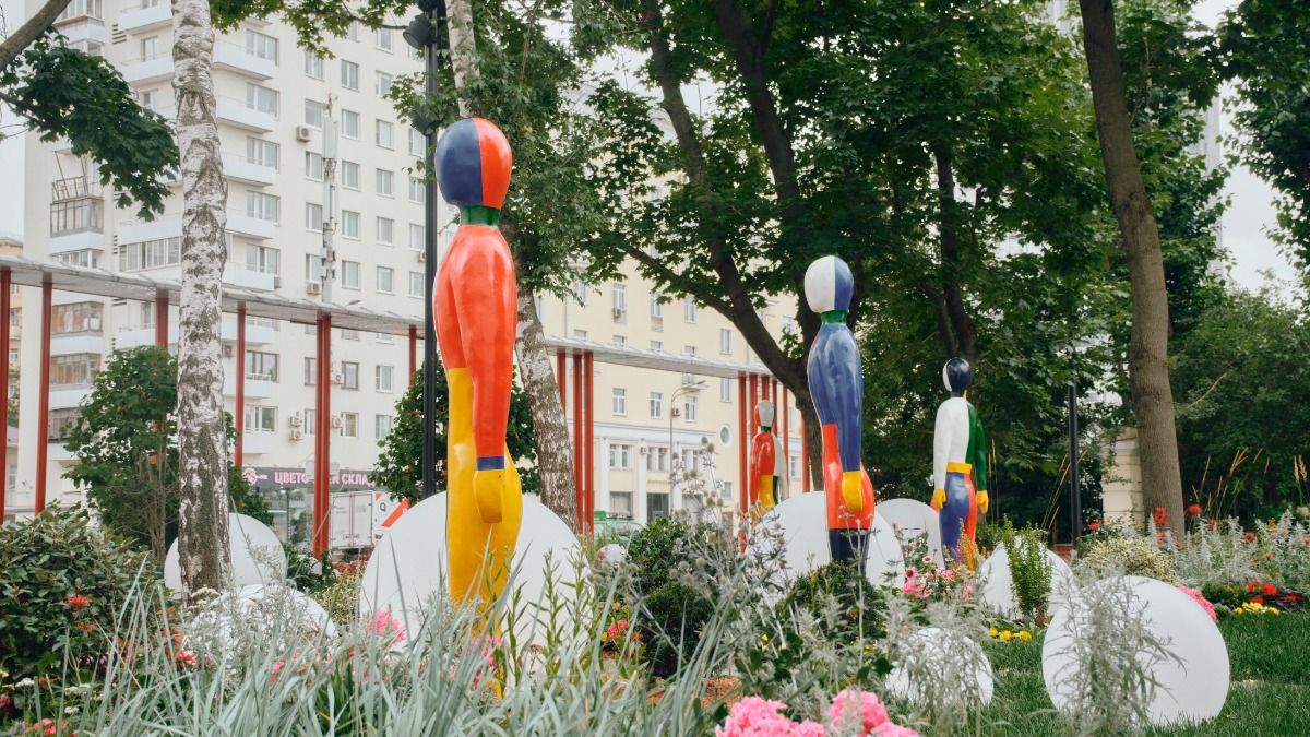 Вход в Парк Горького оформили в рамках фестиваля «Лето в Москве. Сады и цветы»