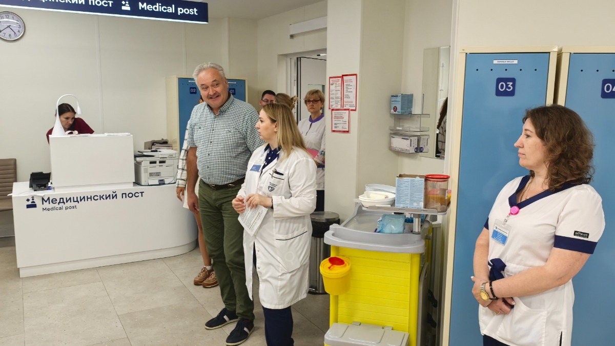 Депутат МГД Андрей Титов побывал в обновленных помещениях больницы имени Кончаловского