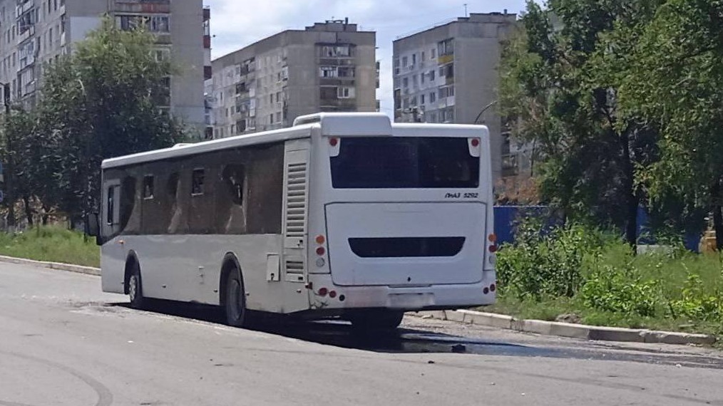 Мирные жители пострадали при атаке ВСУ на автобус в ЛНР