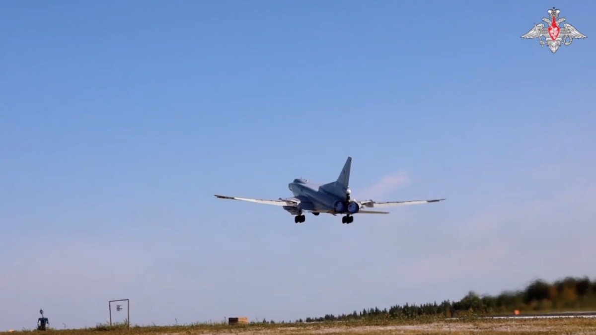 Минобороны показало полет двух Ту-22М3 над нейтральными водами Балтики