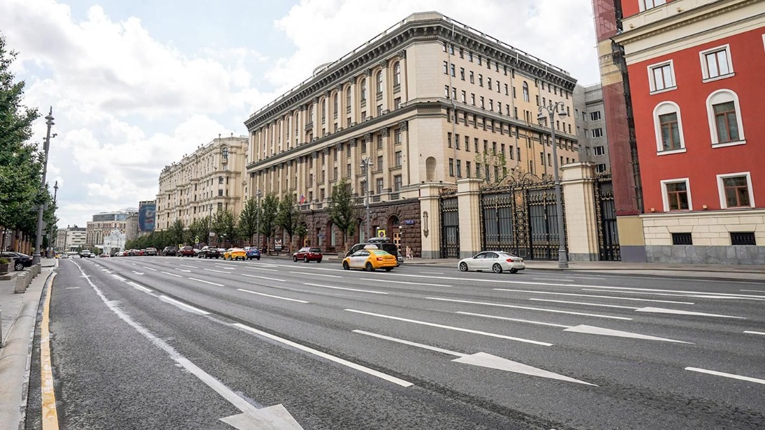 Асфальт на участке Тверской улицы заменят по технологии бесшовной укладки