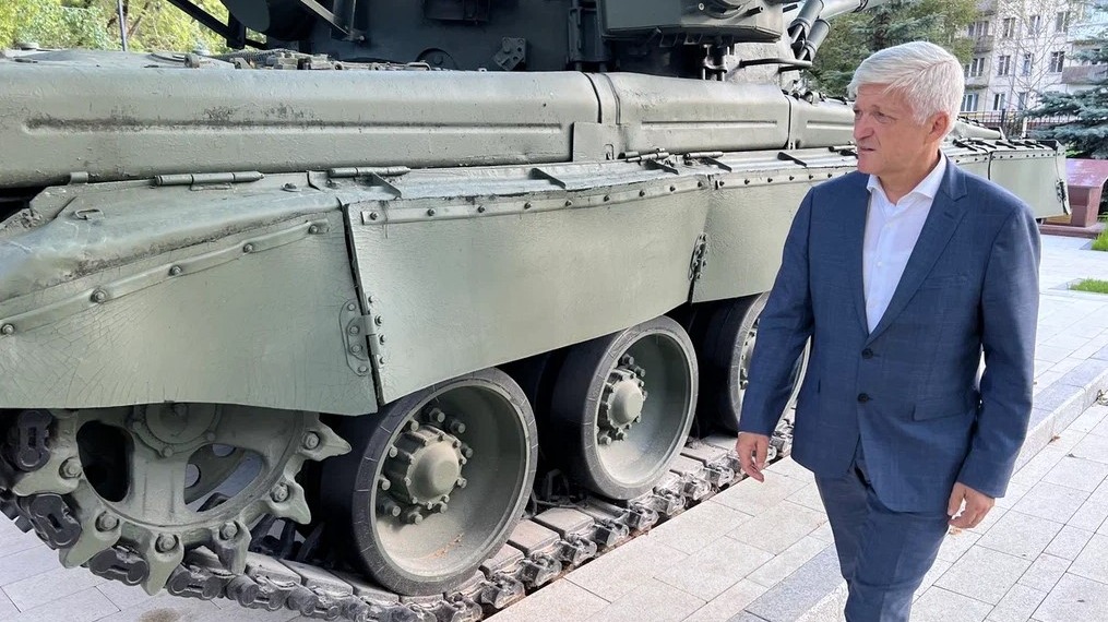 В сквере имени Полетаева обновили военную технику