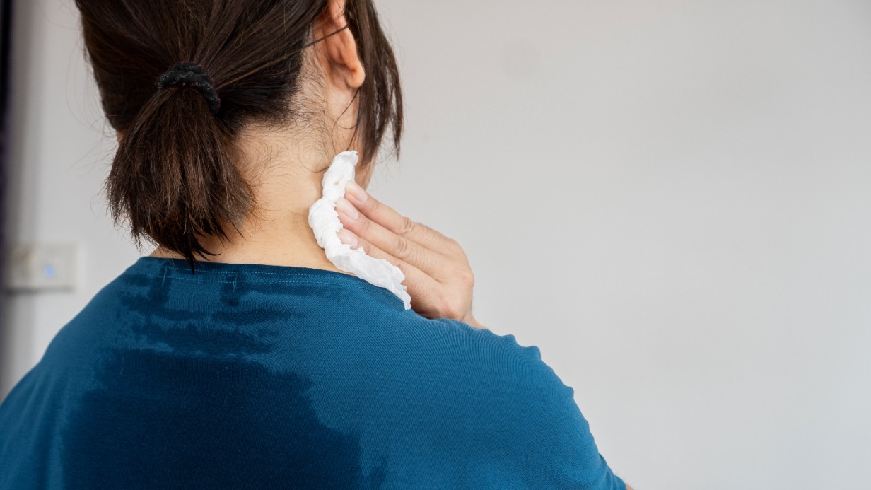 Гипергидроз: что это такое, причины, симптомы и методы контроля