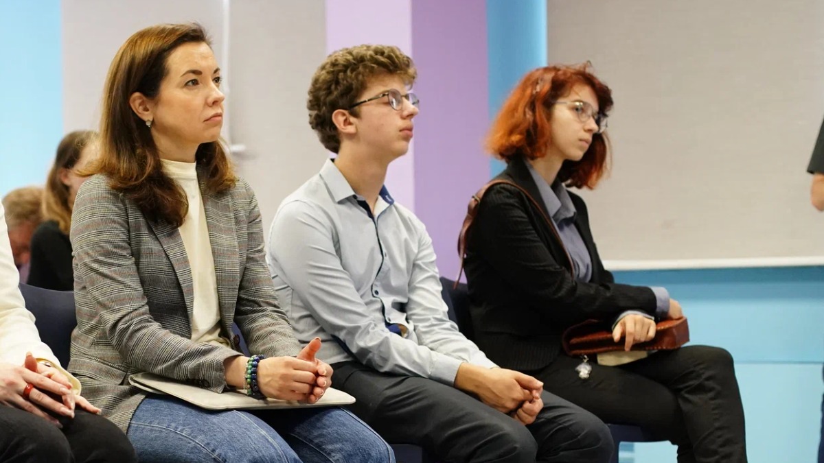 Мастер-класс для молодежи о креативе и ораторском искусстве прошел в Солнцеве