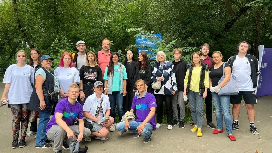 Волонтеры юго-запада Москвы провели субботник в пойме реки Котловки