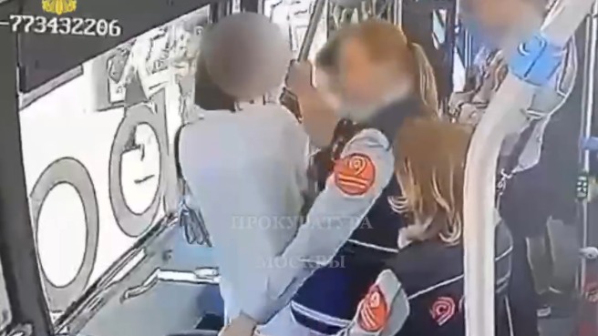 Женщина в Москве несколько раз ударила контролера, не желая оплачивать проезд
