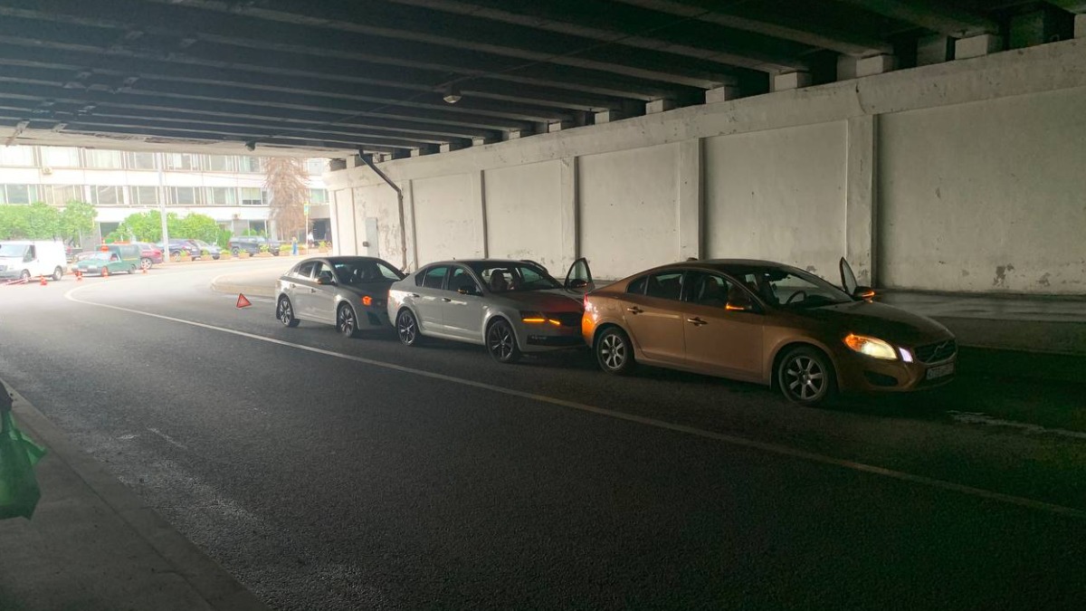 ДТП с тремя машинами произошло около Савеловского вокзала в Москве