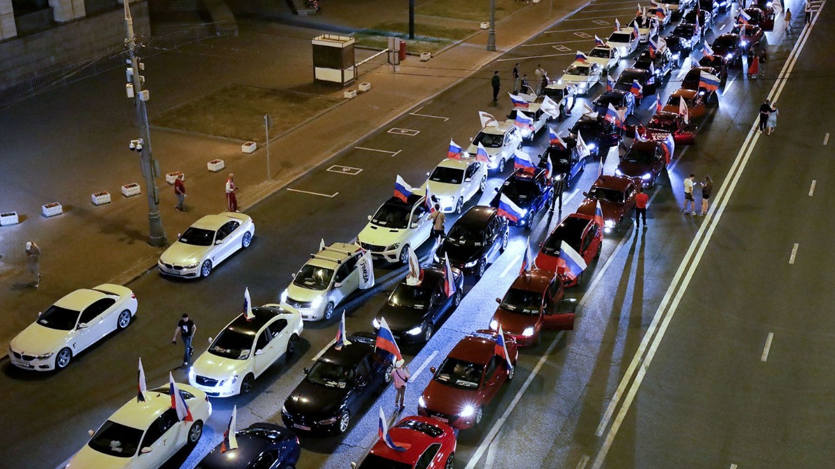 Молодежь Москвы проведет народный автопробег в честь Дня Государственного флага