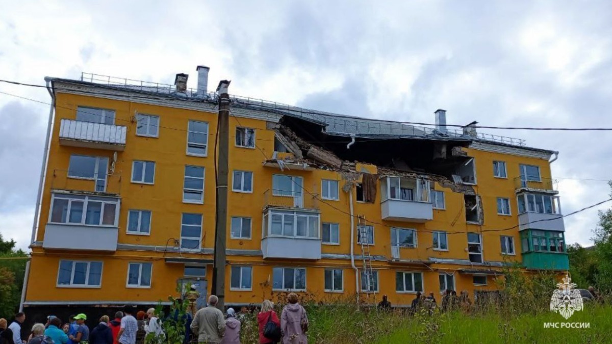 МЧС: Из дома после взрыва газа в Пермском крае эвакуировали 16 человек