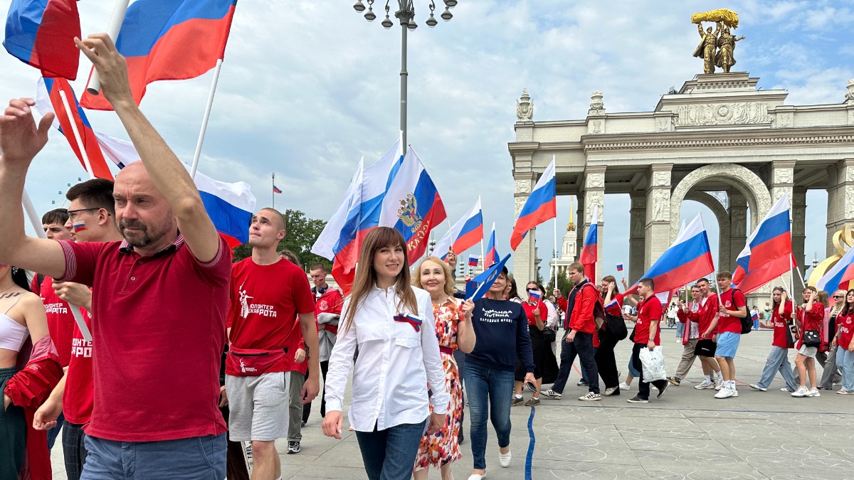 Партийцы «Единой России» от СВАО отметили День российского флага шествием в праздничной демонстрации