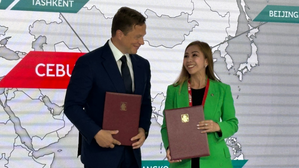 Заместитель мэра Москвы по вопросам транспорта Максим Ликсутов и депутат городского совета Себу (Филиппины), председатель комиссии городов-побратимов Себу Джослин Пескера подписали соглашение о сотрудничестве