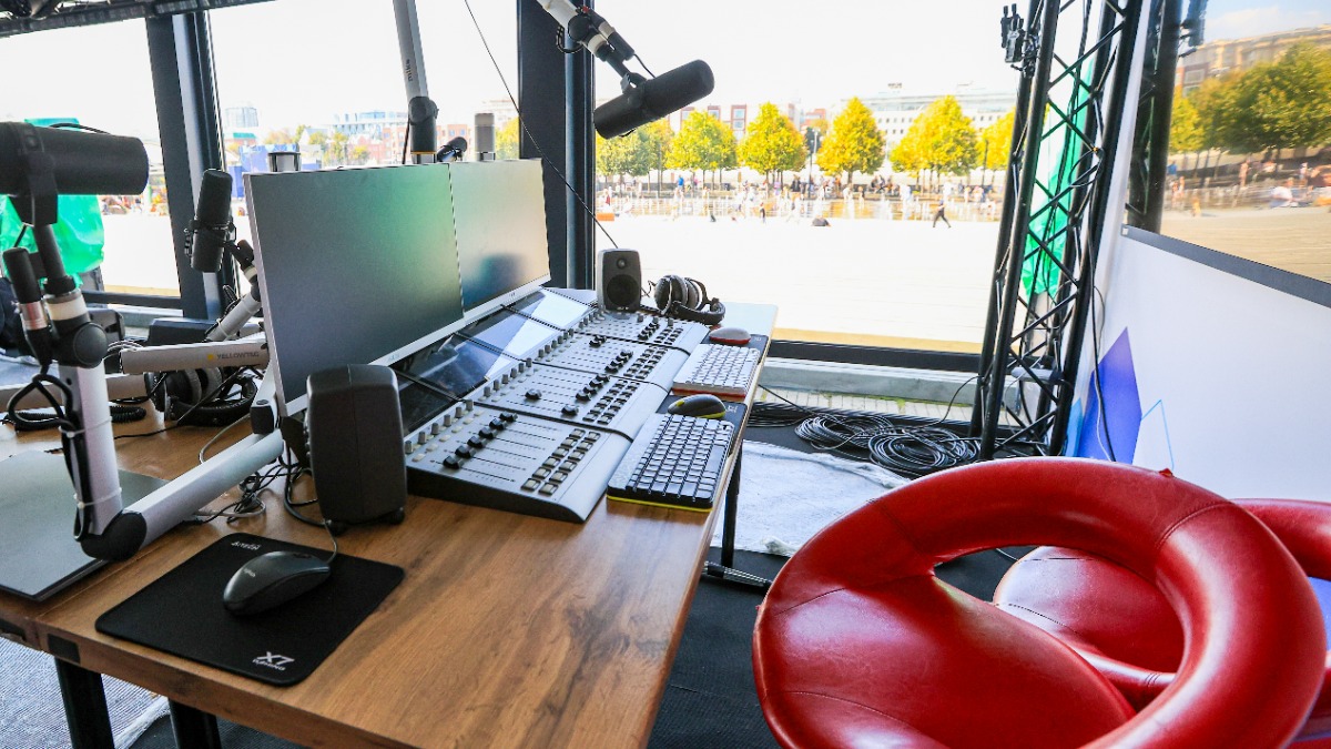 Популярные радиостанции можно не только услышать, но и увидеть: в «Музеоне» работает студия ГПМ Радио
