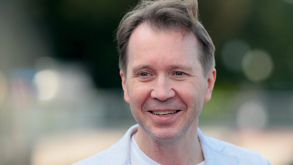 Помощник Евгения Миронова опроверг слухи о госпитализации артиста