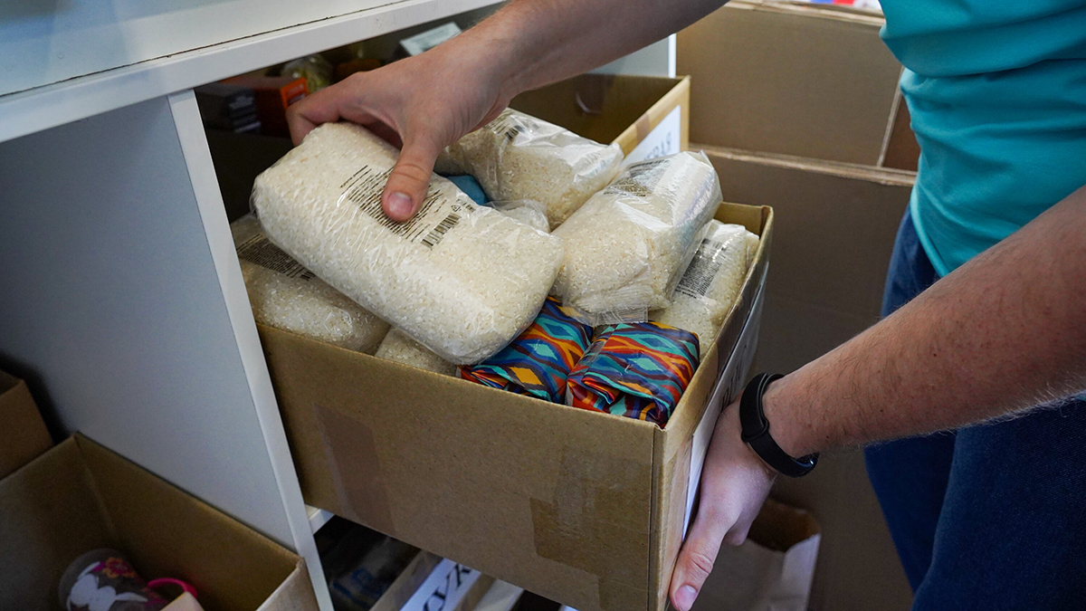 Продукты и нужные вещи: чем столичные предприниматели помогают бойцам в зоне СВО