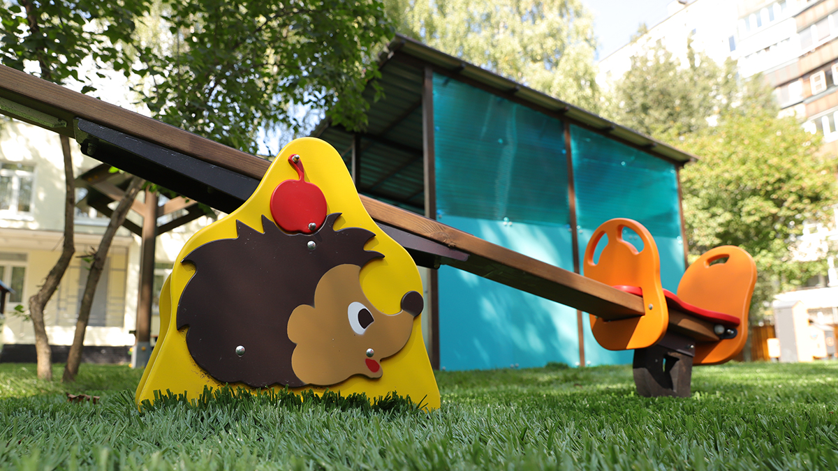 Задержали мужчину, который разгуливал с ножом по детской площадке в Москве