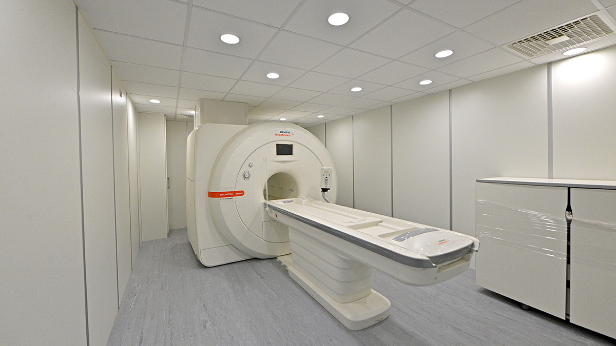 Врач Грудзиньский: Конфликт США и Ирана поставил под угрозу проведение МРТ