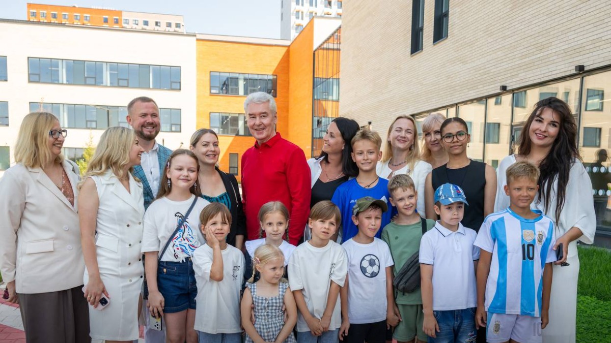 Собянин: Территории более 120 школ и детсадов благоустроены в этом году