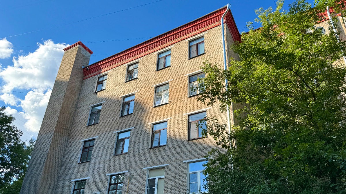 На улице Клары Цеткин приведут в порядок здание с дымоходом, построенное в середине прошлого века