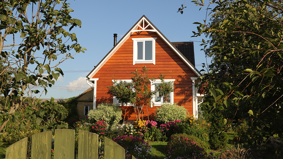 Как выгодно арендовать дачу в разгар сезона