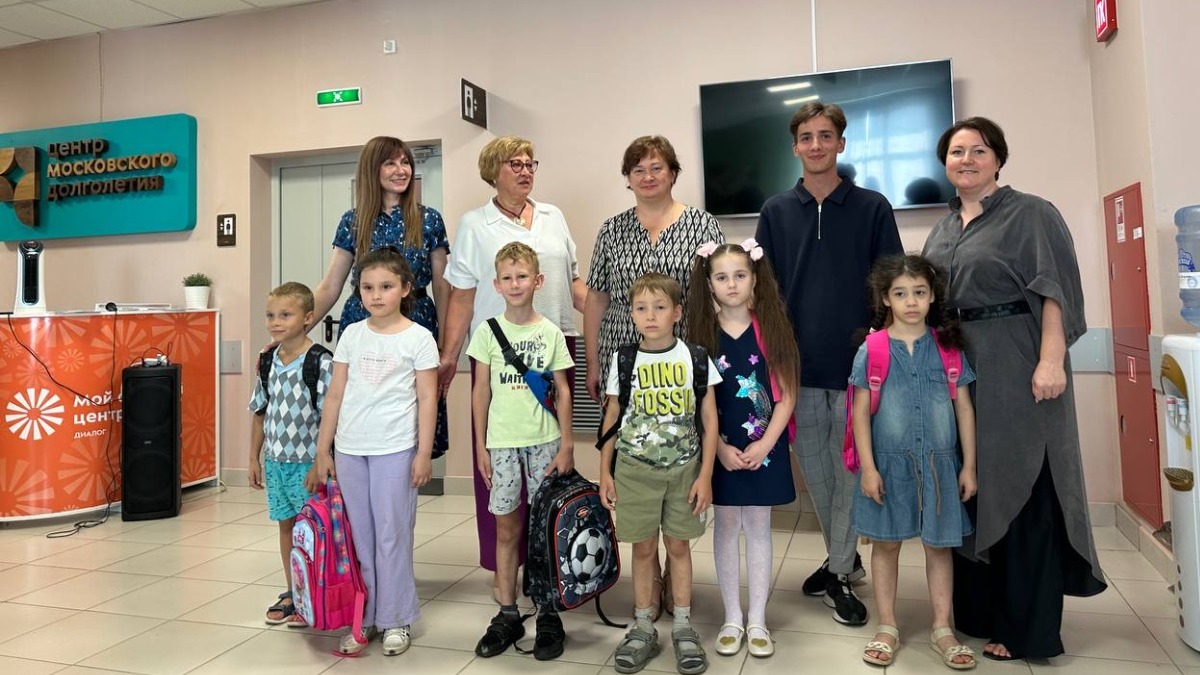 Депутат Мосгордумы Лариса Картавцева перед новым учебным годом встретилась с родителями учеников районов Северный и Лианозово