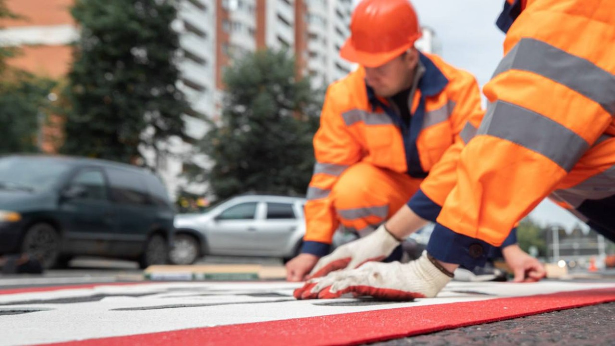 Около 10 тысяч знаков «Осторожно, дети!» нанесли на дороги в Москве
