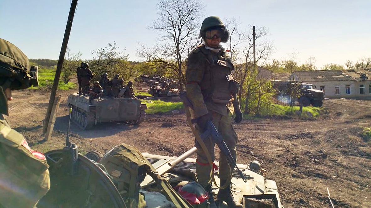 Военнослужащий с позывным «Стоматолог» во время выполнения боевых задач в зоне проведения специальной военной операции