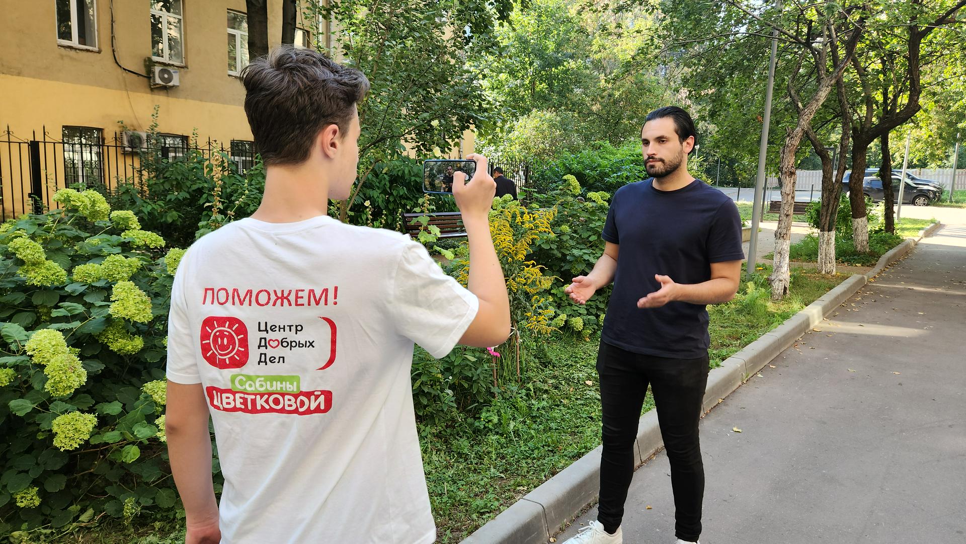 Волонтеры «Центра добрых дел» провели флешмоб ко Дню знаний в Восточном округе Москвы