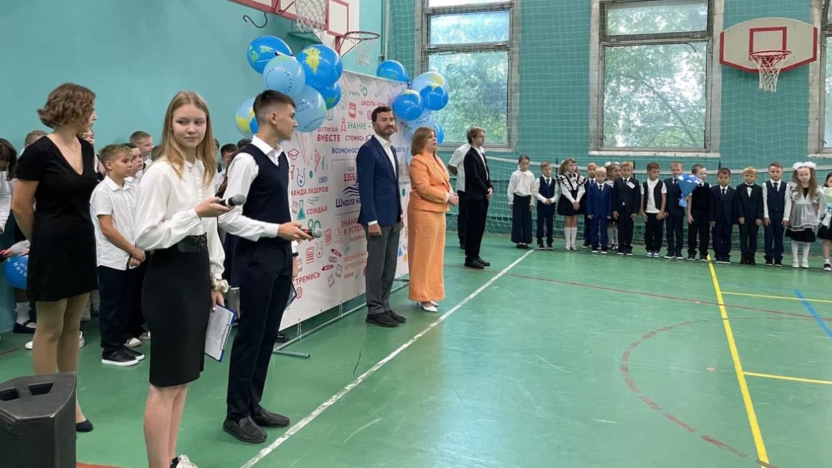 Депутаты Мосгордумы поздравили школьников ЮЗАО с началом учебного года