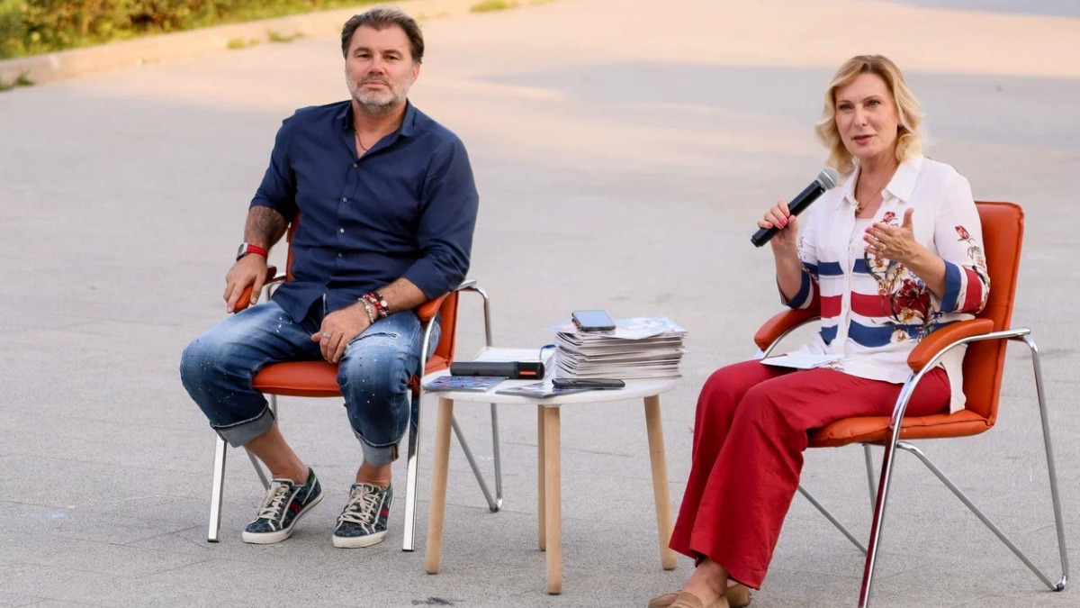 Депутат МГД Святенко организовала для жителей Марьина встречу с писателем Олегом Роем