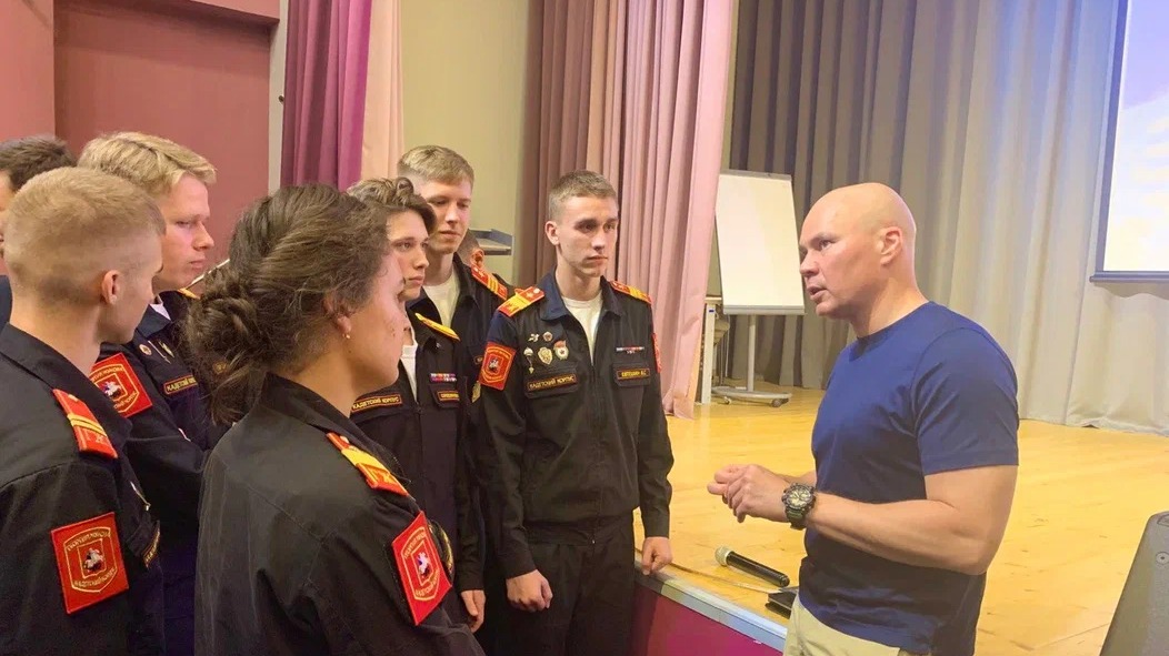 Журналист и депутат Мосгордумы Андрей Медведев встретился с учащимися школы №1409 в Хорошевском районе