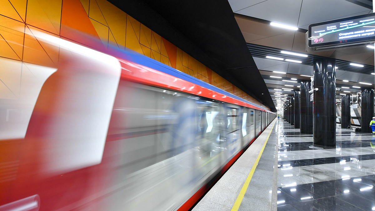 Собянин: Метро, МЦК и наземный транспорт будет работать всю новогоднюю ночь