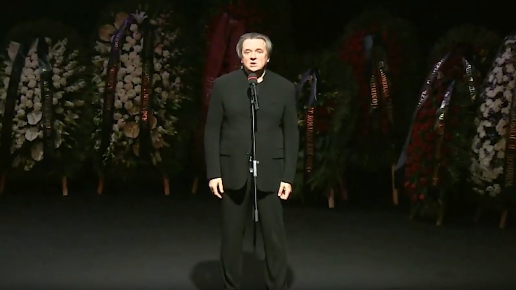 «Остался молодым, просто ушел»: Эрнст выступил с речью на прощании с Масляковым