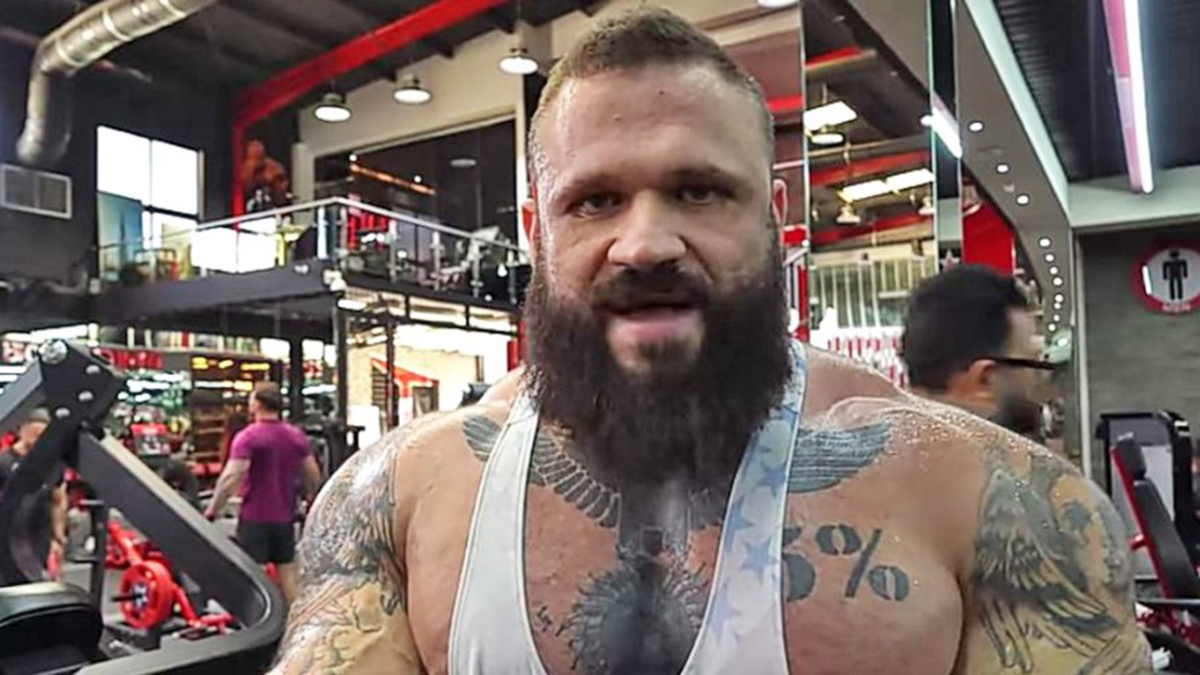 Весивший 160 кг при росте 180 см блогер Голем умер от остановки сердца