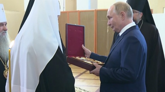 Путин получил от патриарха Кирилла икону Александра Невского