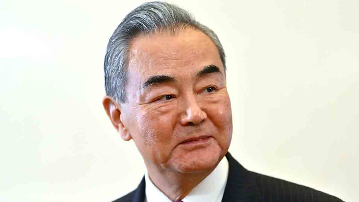 МИД Китая: Украинский кризис не должен выходить из-под контроля