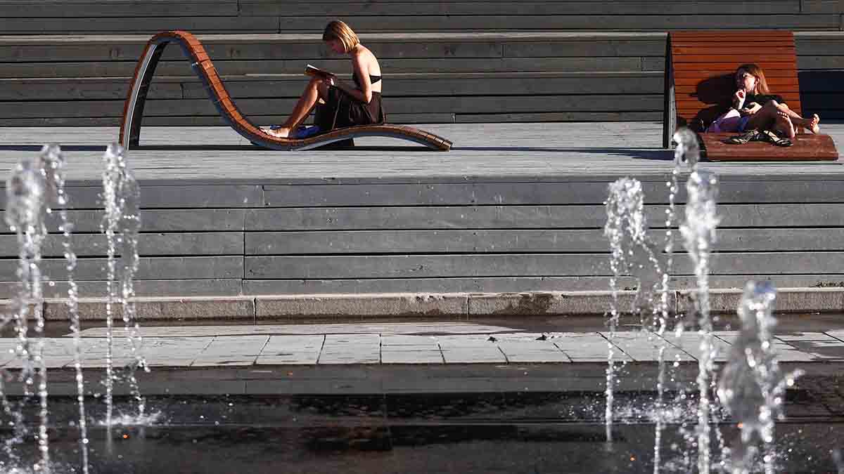 Врач Звонков назвал лайфхаки от обморока и перегрева в жару