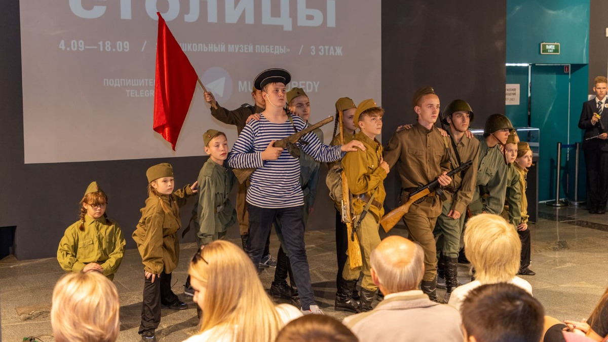 Свыше 600 школьников познакомились с выставкой о защитниках Москвы в Музее Победы