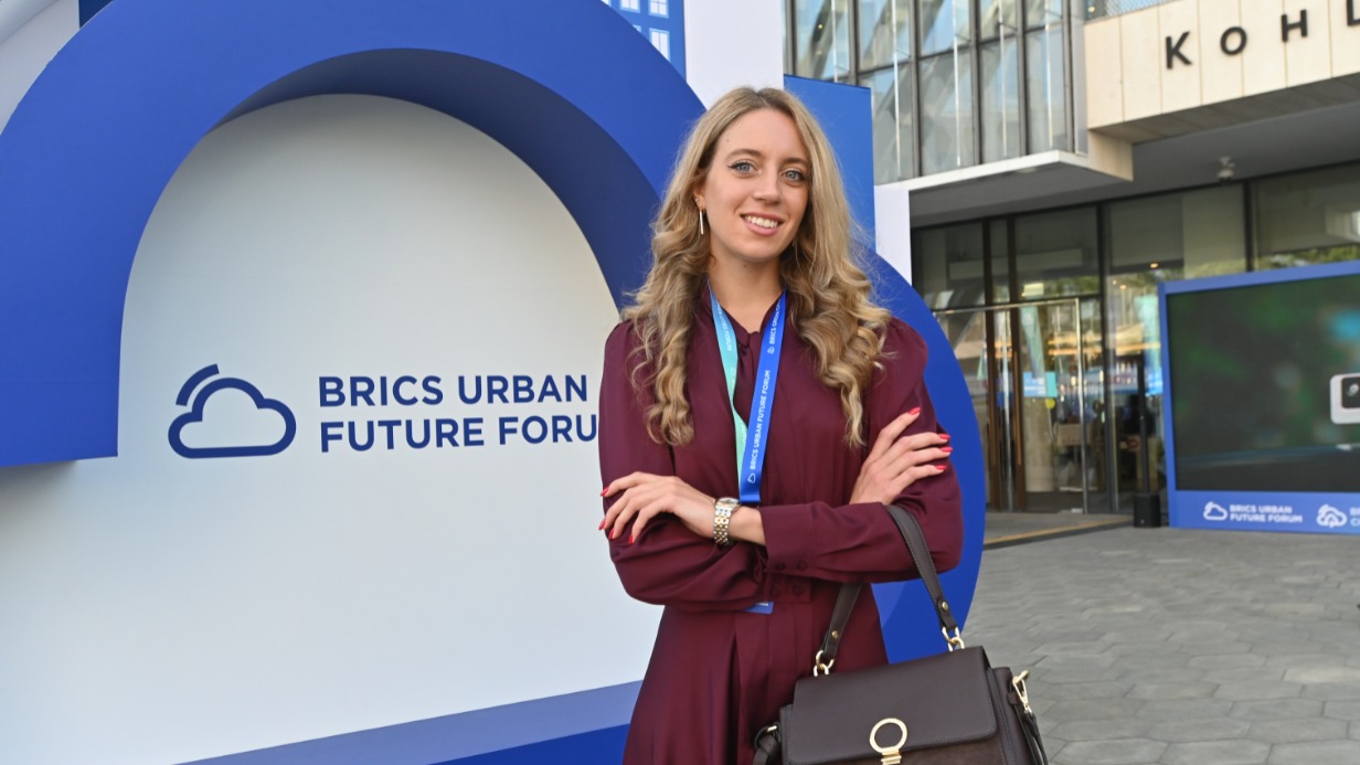 Сотрудница Градостроительного комплекса Москвы Мария Озернова на форуме «Облачные города. БРИКС». Она отметила, что мероприятие помогает найти новых бизнес-партнеров и дает возможность обсудить ключевые задачи в самых разных сферах